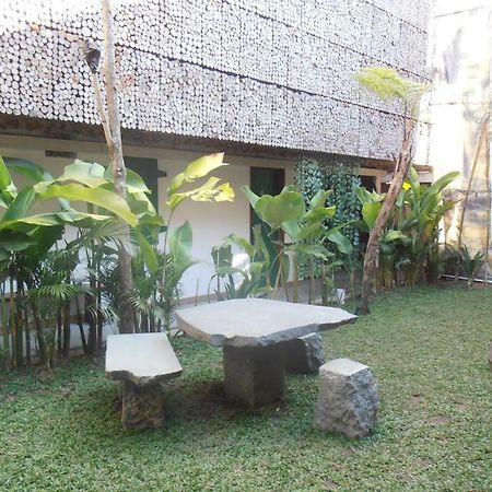 Flores Gallery Hotel Bandung Exterior photo