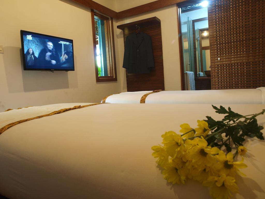 Flores Gallery Hotel Bandung Room photo