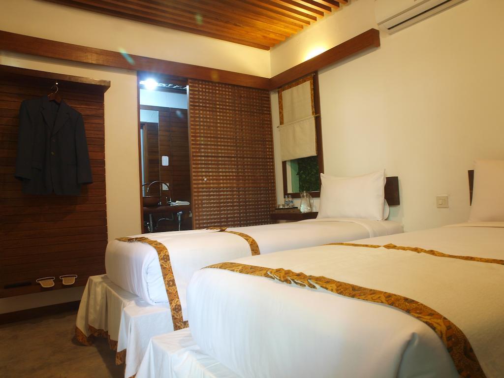 Flores Gallery Hotel Bandung Exterior photo