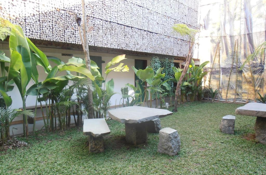 Flores Gallery Hotel Bandung Exterior photo