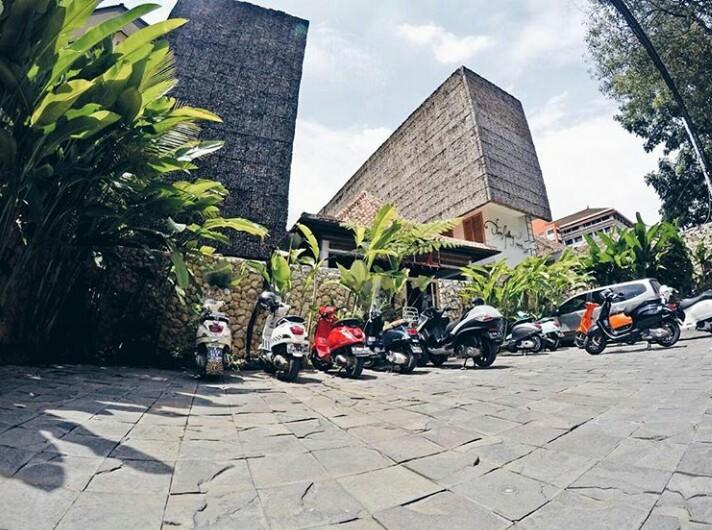 Flores Gallery Hotel Bandung Exterior photo