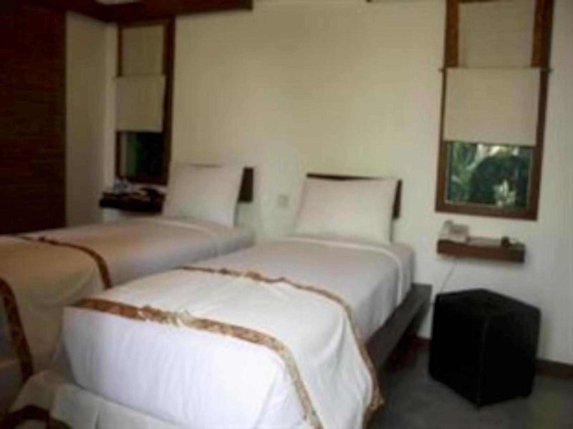 Flores Gallery Hotel Bandung Exterior photo