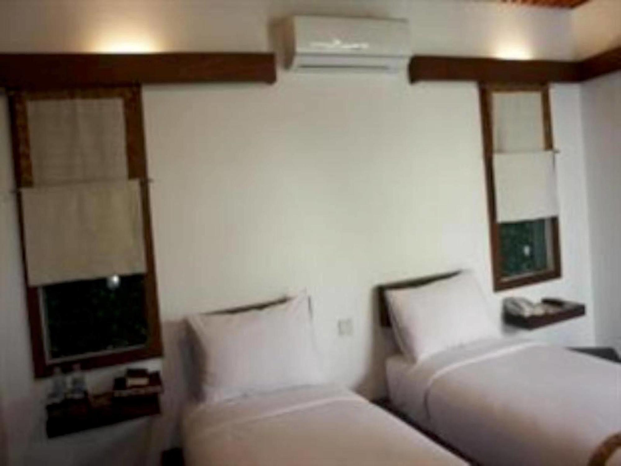 Flores Gallery Hotel Bandung Exterior photo