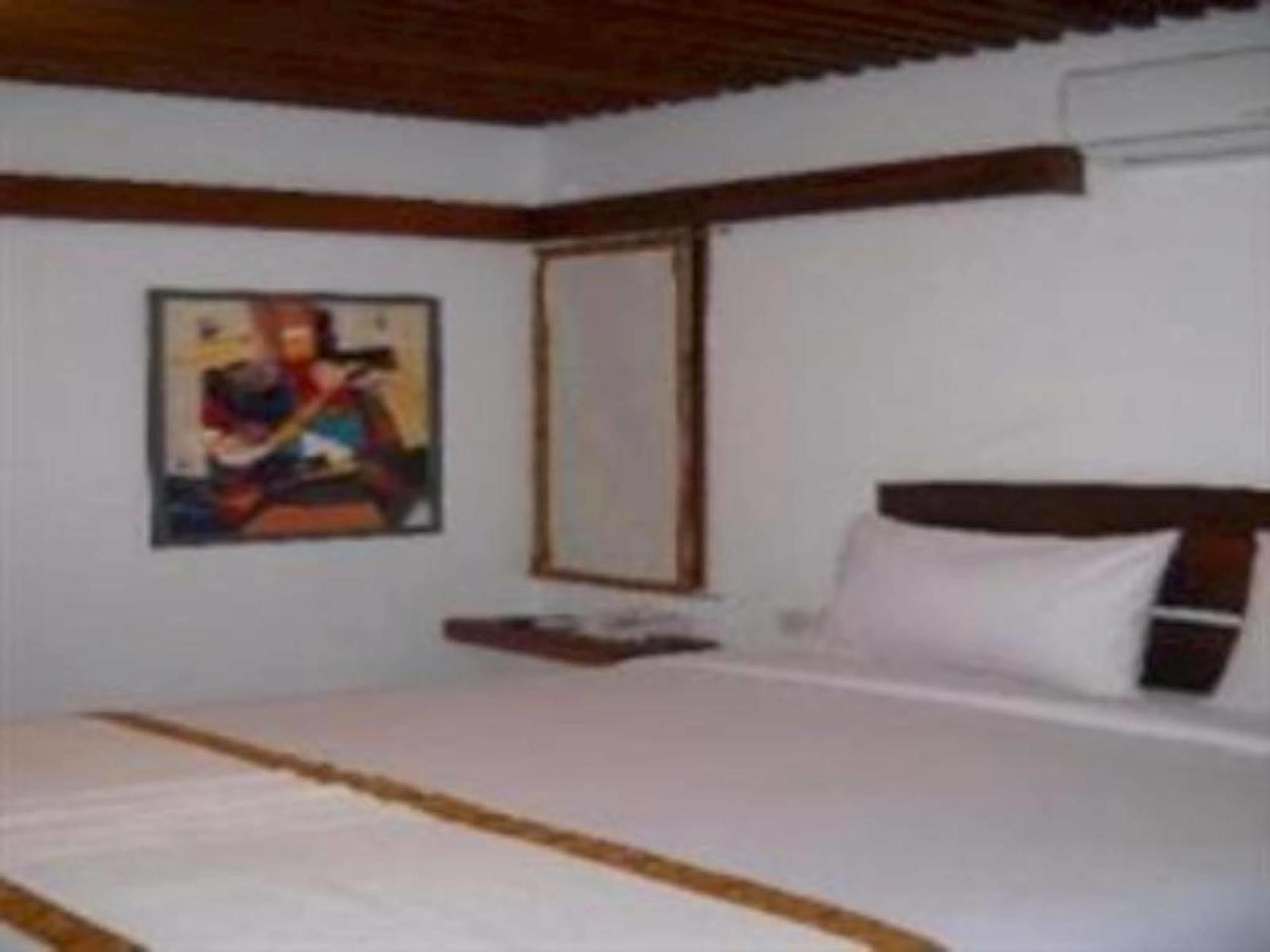Flores Gallery Hotel Bandung Exterior photo